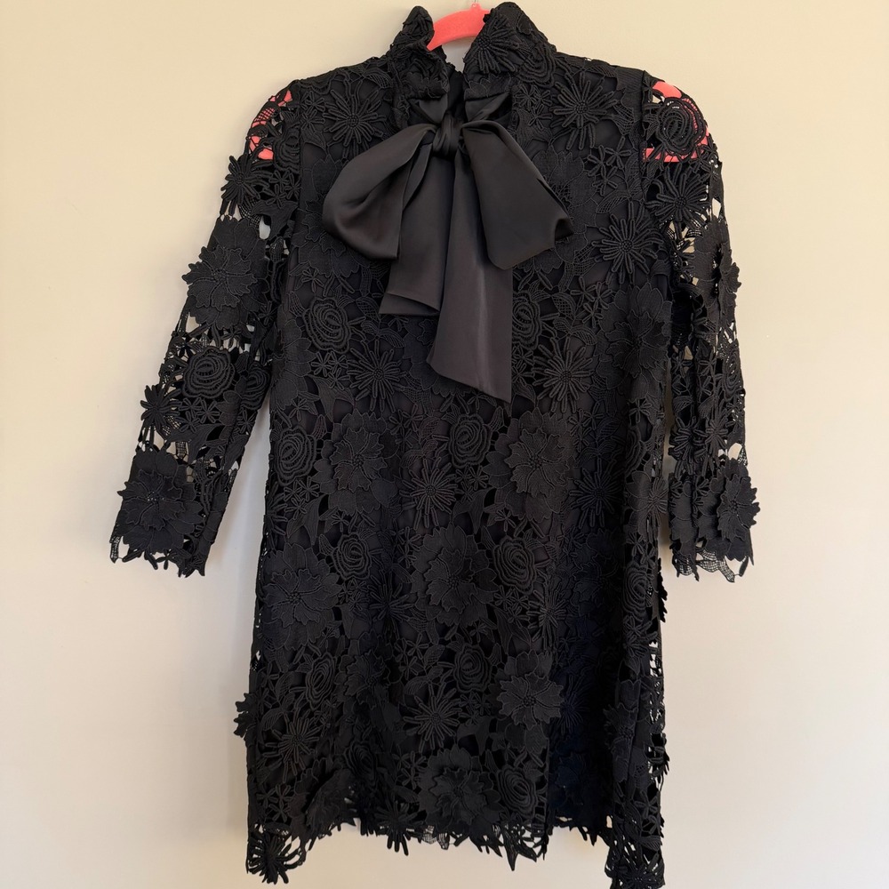 Tuckernuck Black Guipure Lace Daphne Mini Dress XXS Tie Bow Back Neck Shift NEW - Picture 5 of 9